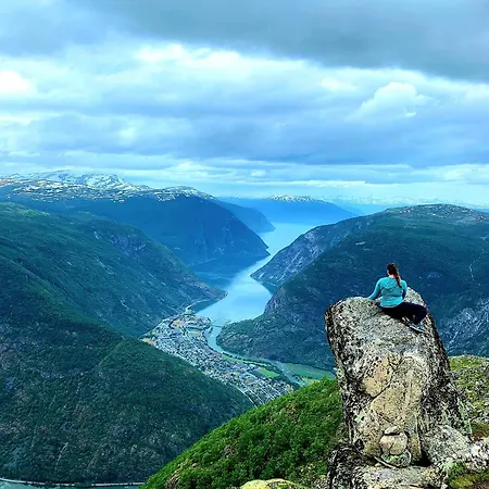 Kvammehuset Pa Gamle * Лердалсёйри