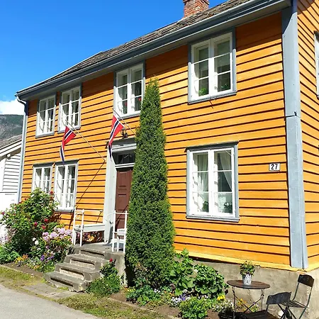 בית נופש Kvammehuset Pa Gamle Lærdalsøyri