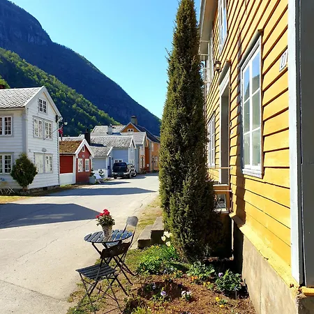 Kvammehuset Pa Gamle Дом отдыха Лердалсёйри