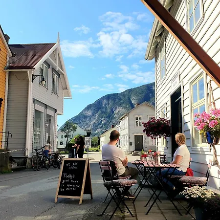 Kvammehuset Pa Gamle Nyaraló Lærdalsøyri