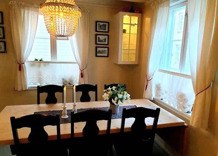 Tatil Evi Kvammehuset Pa Gamle Lærdalsøyri