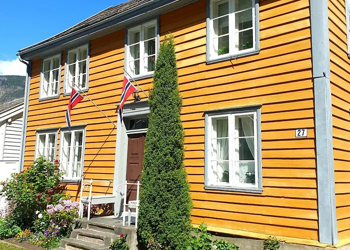 度假居 Kvammehuset Pa Gamle Lærdalsøyri