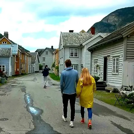Kvammehuset Pa Gamle Лердалсёйри