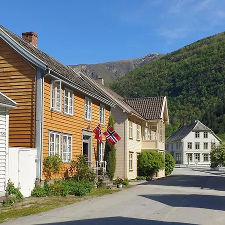 Kvammehuset Pa Gamle Semesterbostad *