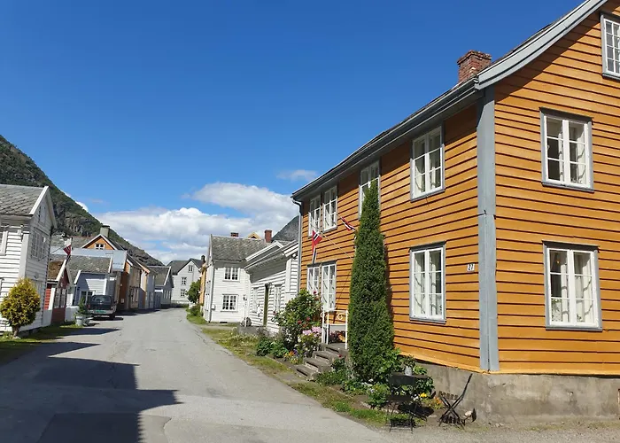Kvammehuset Pa Gamle Semesterbostad